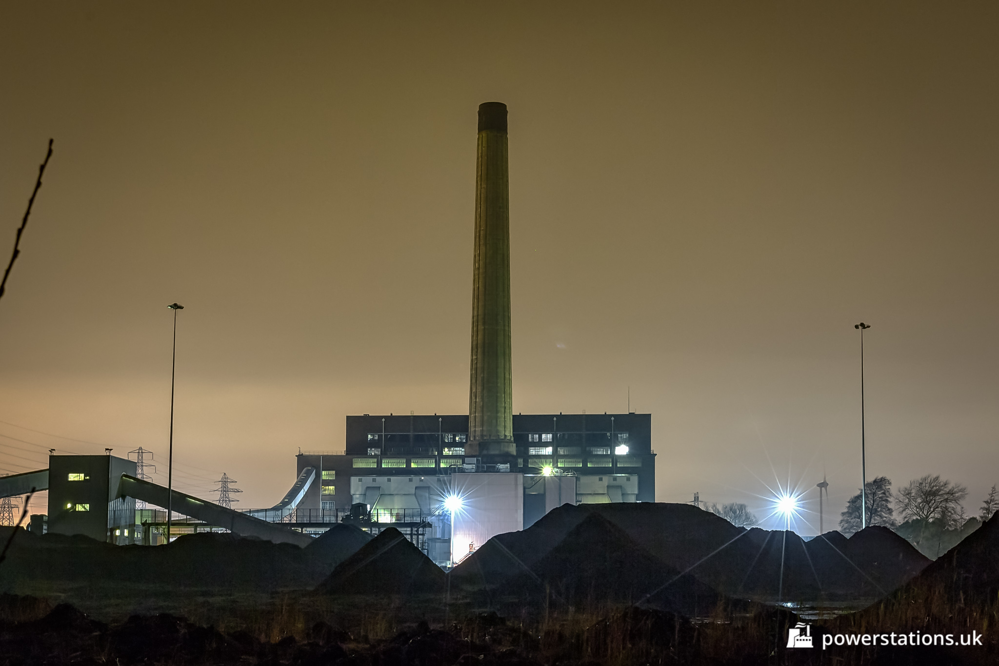 Uskmouth B power station behind the coal stacks